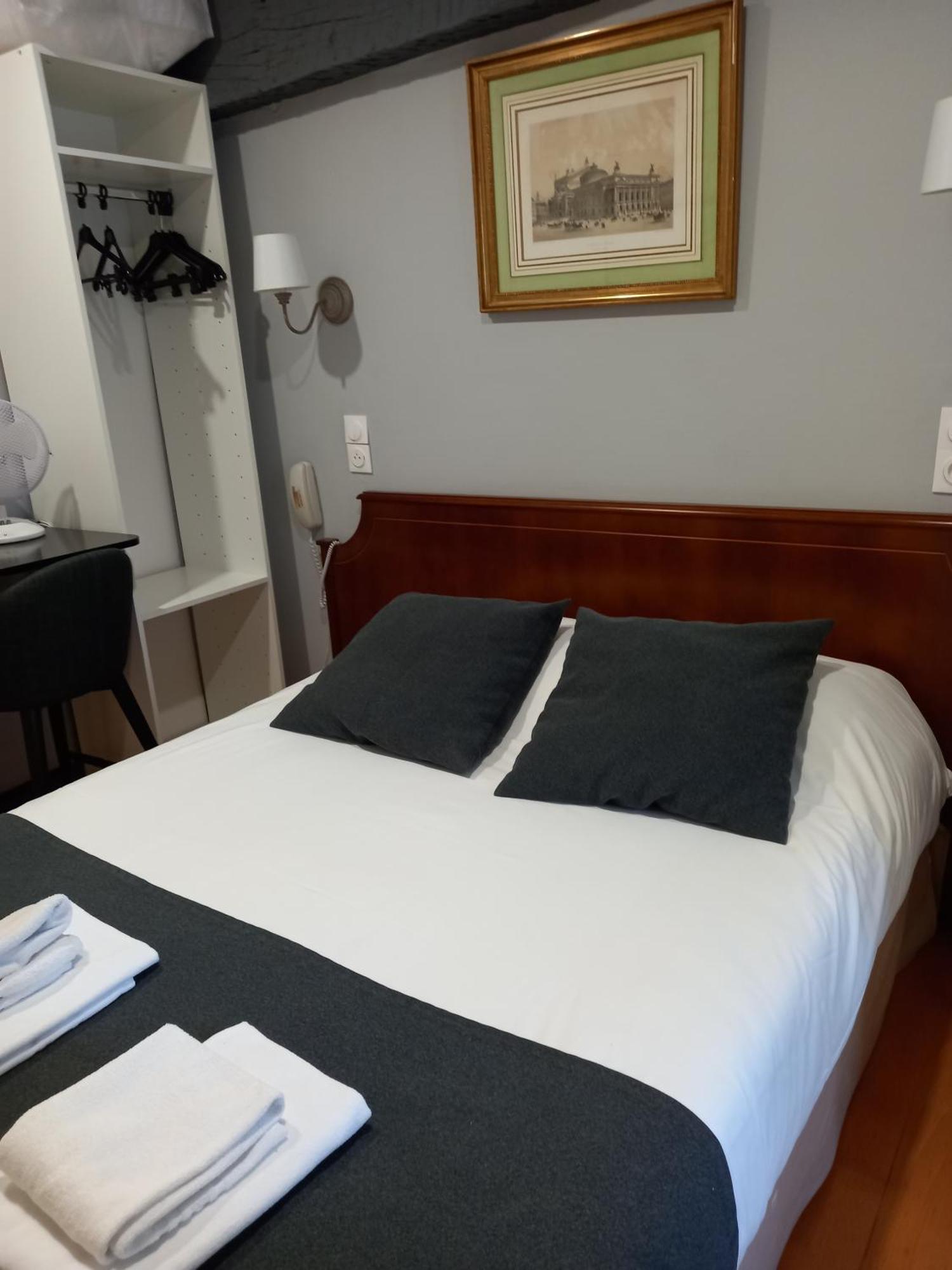 Brit Hotel Comtes De Champagne - Troyes Centre Historique Bagian luar foto