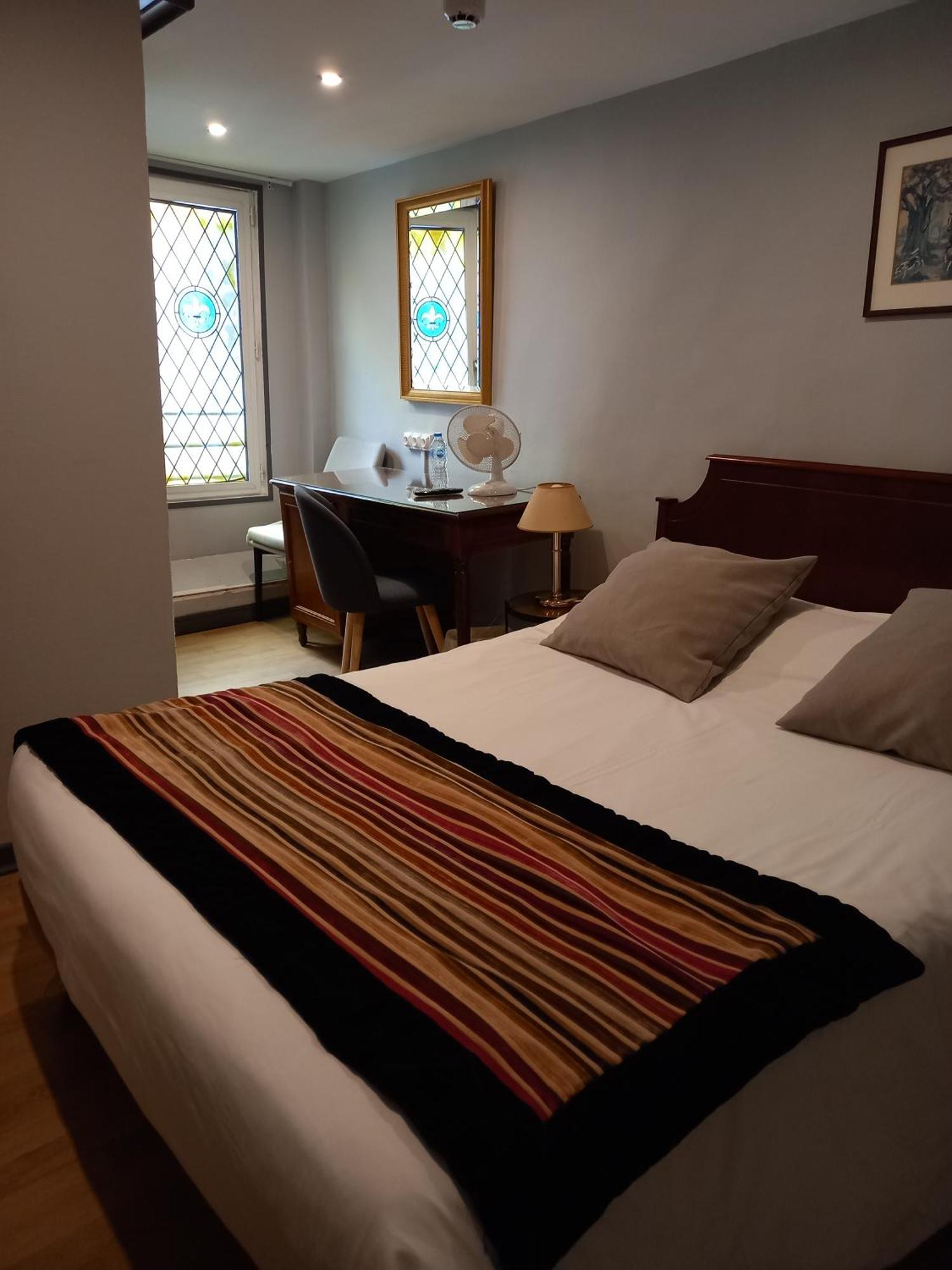 Brit Hotel Comtes De Champagne - Troyes Centre Historique Bagian luar foto
